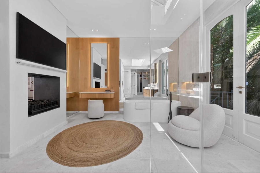 5 Bedroom Property for Sale in Fresnaye Western Cape